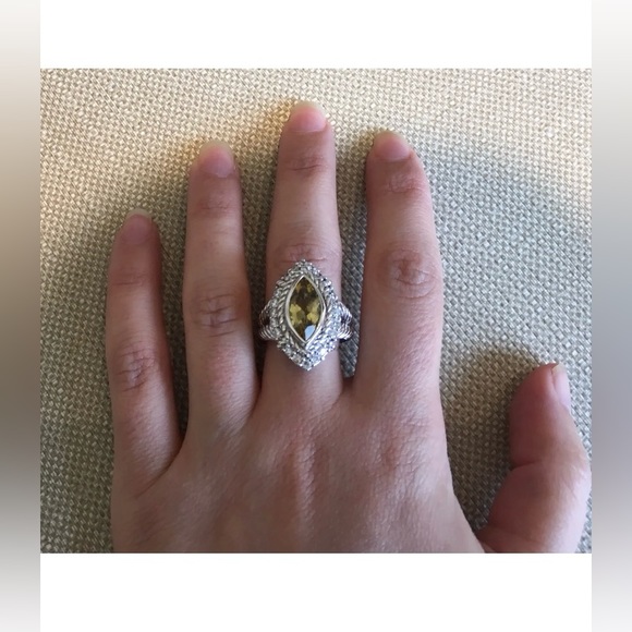 Pre-loved Judity Ripka Olive Quartz Marquise Shaped Ring - Size 7! - Picture 3 of 3